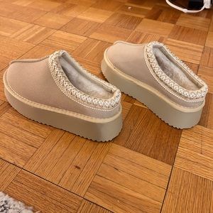 Tan platform uggs